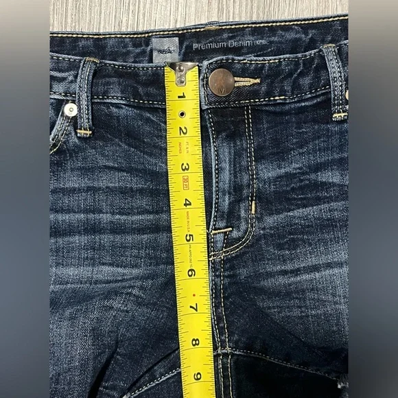 Mossimo Dark Denim Jean Shorts - Raw Hem, Dark Wash, Stretch - Women’s Size 8 - Picture 6 of 8